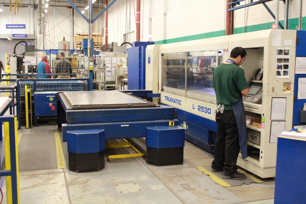Masini Trumpf cu laser CO2